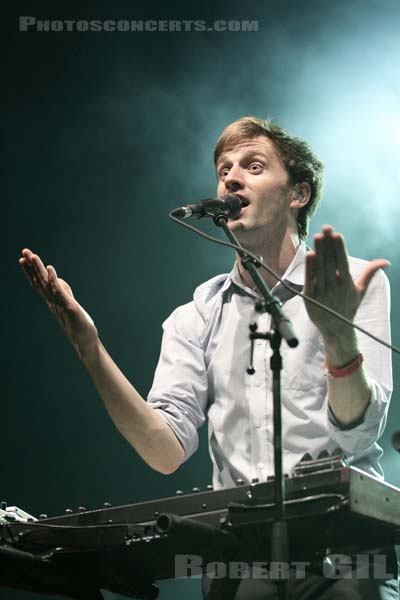 CUT COPY - 2011-10-28 - PARIS - Espace Charlie Parker - Grande Halle - 